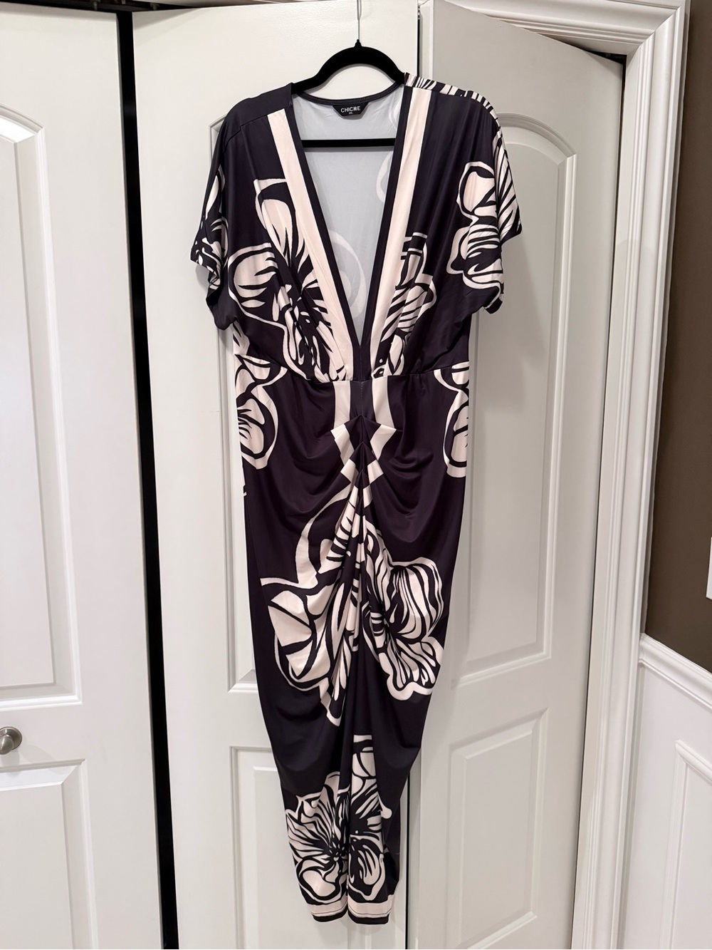 Elegant Black & Cream Floral V-Neck Ruched Maxi Dress